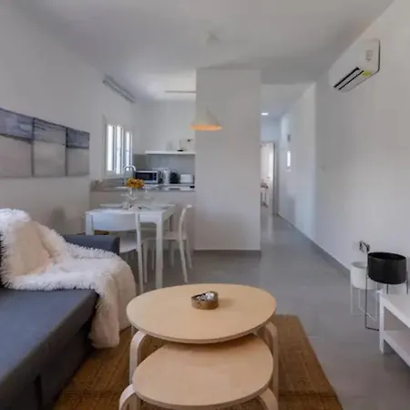 Harbour 1 Bedroom Steps From And Nightlife Paphos