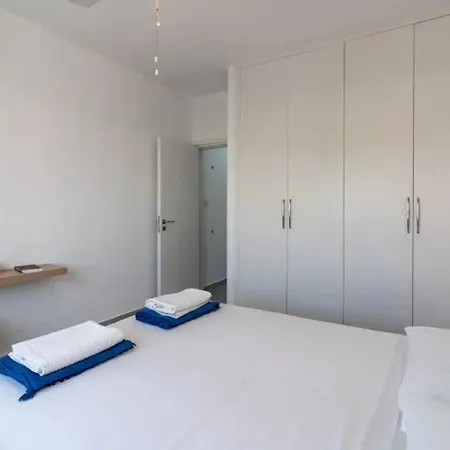 Harbour 1 Bedroom Steps From And Nightlife 公寓 Paphos