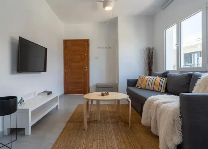 Harbour 1 Bedroom Steps From And Nightlife Paphos