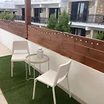 Harbour 1 Bedroom Steps From And Nightlife Apartment *
